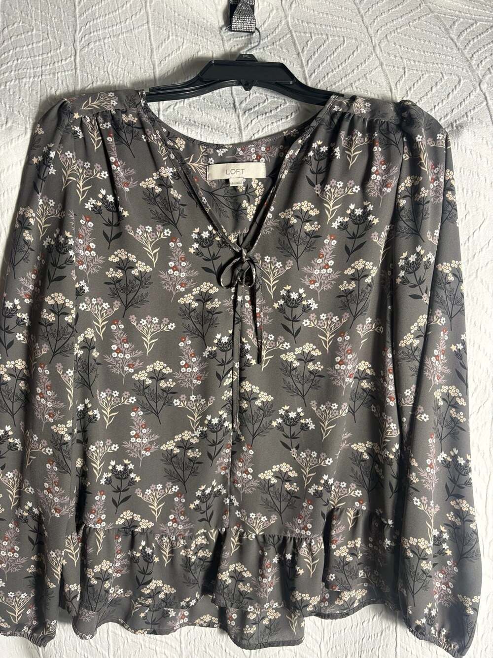 LOFT Women's Small Gray Floral Print Long Sleeve Tie Neck Ruffle Hem Blouse